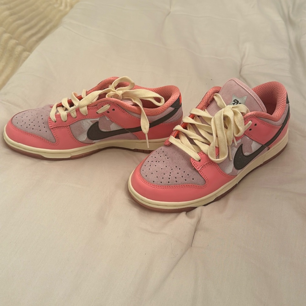 Women’s Nike dunk low Barbie pink